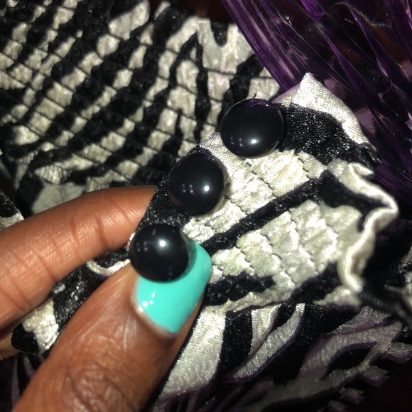 Zebra Blouse 🤍🖤 - Picture 4 of 5